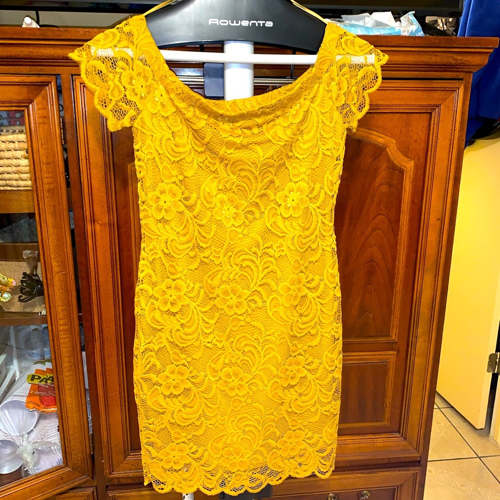 (L) fitted off the shoulder dress.